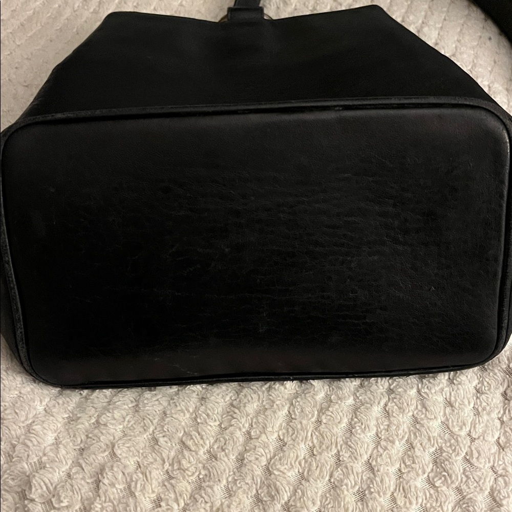 CHANEL Black bag with Gold Details - Picture 8 of 11